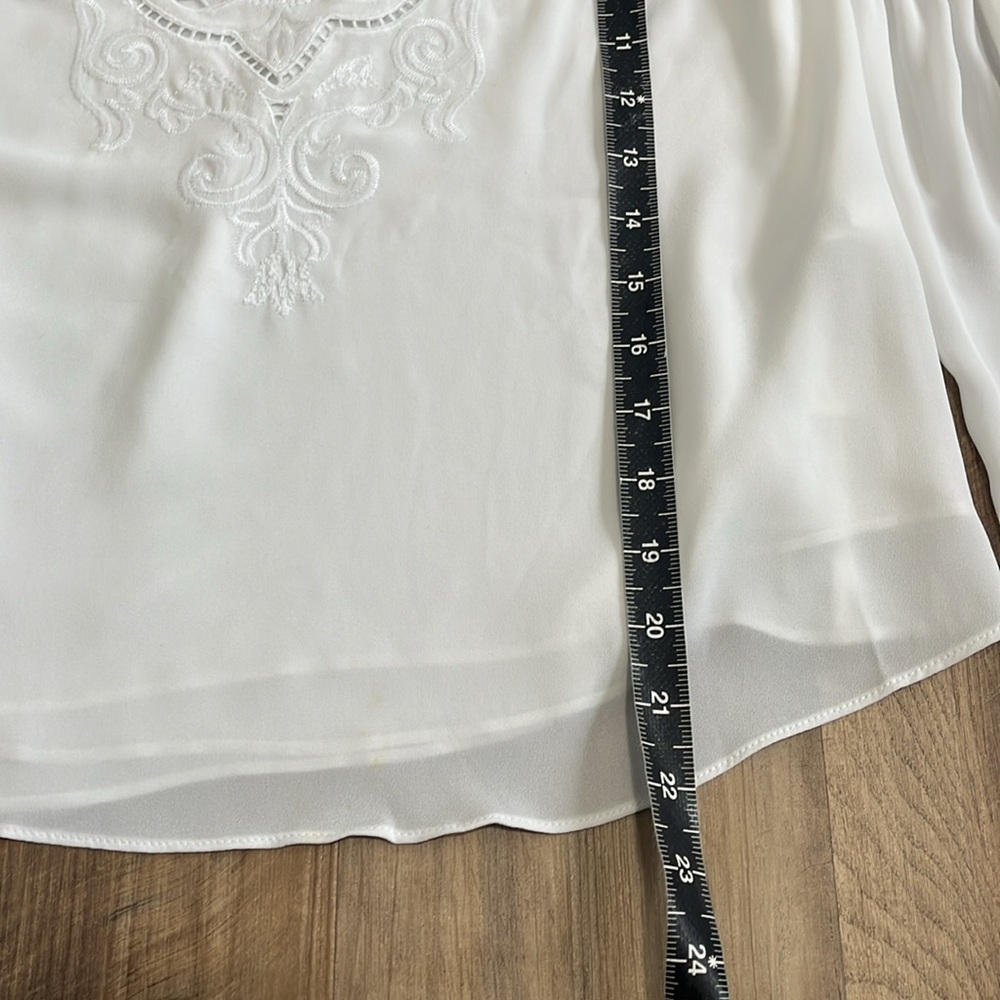 White House Black Market WHBM White Embroidered Off Shoulder Blouse Size Medium - Picture 9 of 14